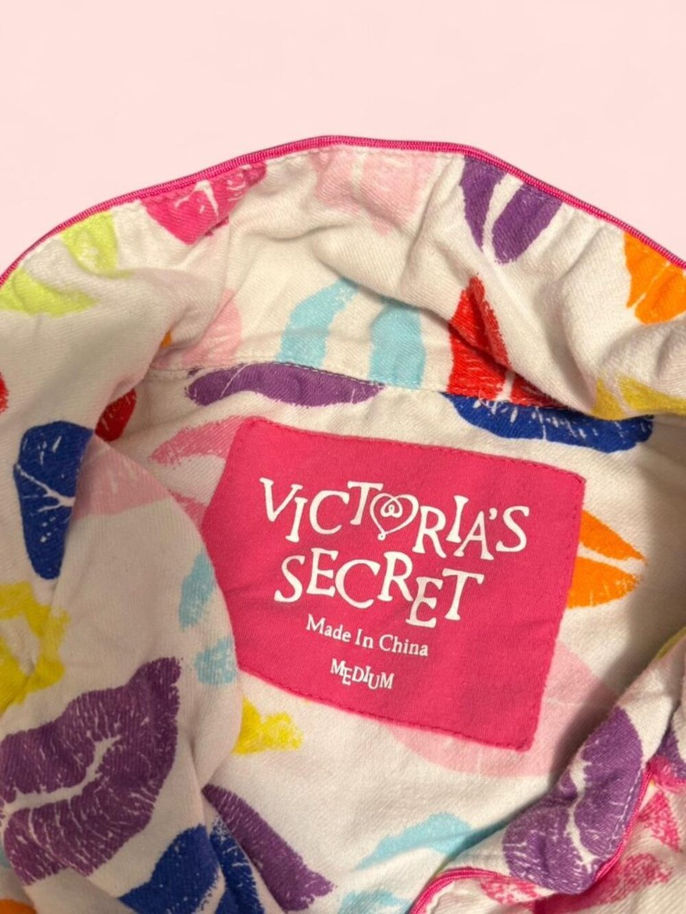 Vintage Y2K Victoria's Secret multi-coloured lipstick kiss print pajama set - Picture 8 of 9